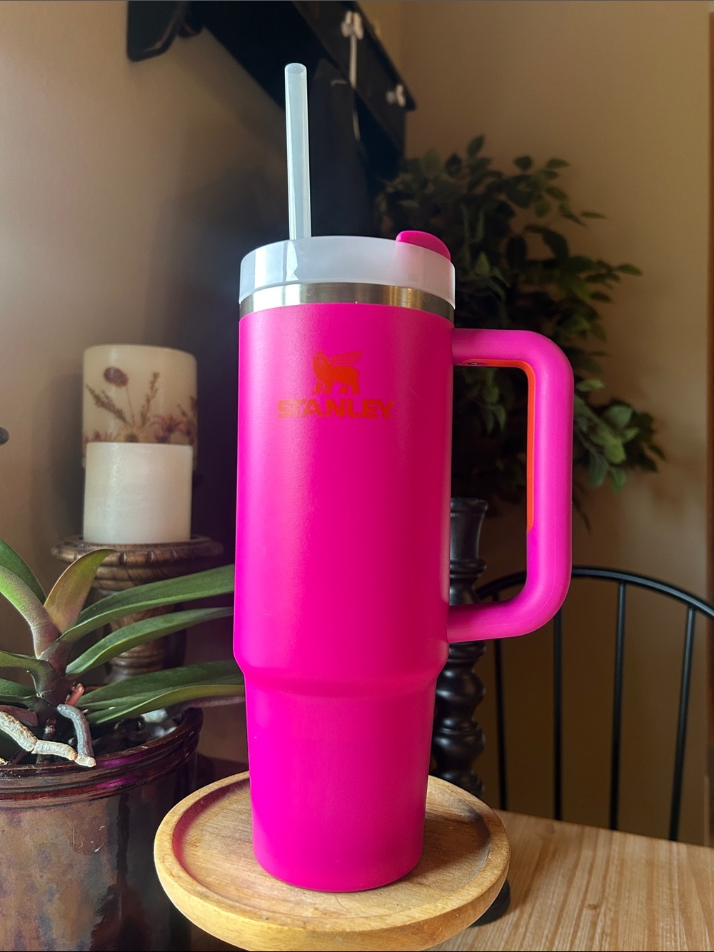 Stanley Quencher H2.0 FlowState Tumbler Vivid Violet & Orange Logo